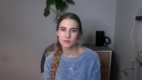 Snapshot of cyntianatural chatting on December 7, 2024, 3:30 pm CyntiaNatural online show from December 7, 2024, 3:30 pm