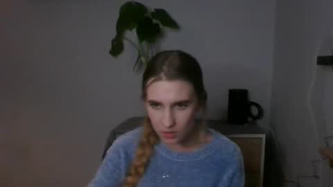 Snapshot of cyntianatural chatting on December 7, 2024, 6:37 pm CyntiaNatural online show from December 7, 2024, 6:37 pm
