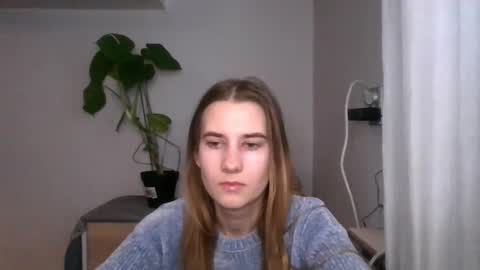 Snapshot of cyntianatural chatting on December 19, 2024, 8:45 am CyntiaNatural online show from December 19, 2024, 8:45 am