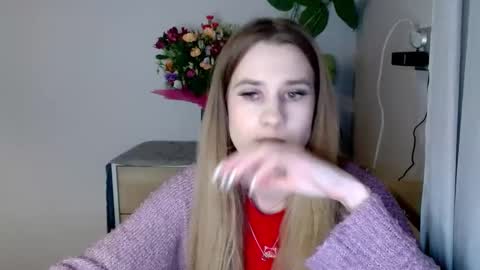 Snapshot of cyntianatural chatting on February 17, 2025, 5:10 pm CyntiaNatural online show from February 17, 2025, 5:10 pm