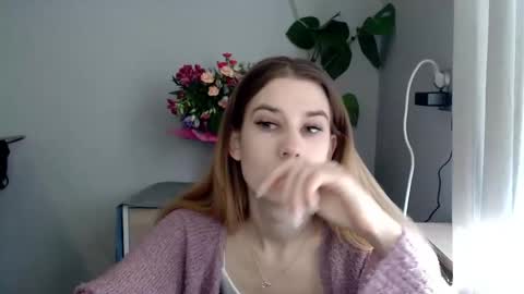 Snapshot of cyntianatural chatting on February 20, 2025, 8:17 am CyntiaNatural online show from February 20, 2025, 8:17 am