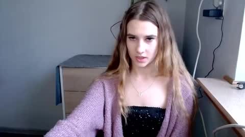 Snapshot of cyntianatural chatting on February 25, 2025, 8:03 am CyntiaNatural online show from February 25, 2025, 8:03 am