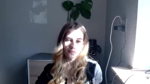 Snapshot of cyntianatural chatting on March 6, 2025, 10:30 am CyntiaNatural online show from March 6, 2025, 10:30 am