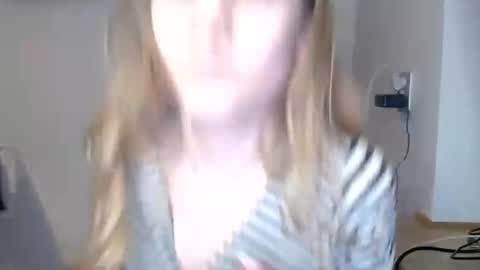 Snapshot of cyntianatural chatting on March 9, 2025, 7:37 pm CyntiaNatural online show from March 9, 2025, 7:37 pm
