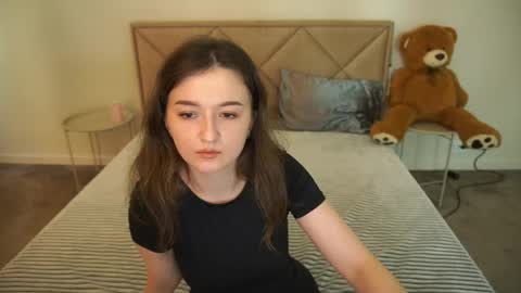 Snapshot of cyrenaluxe chatting on May 27, 2026, 5:48 am Cyrena online show from May 27, 2026, 5:48 am