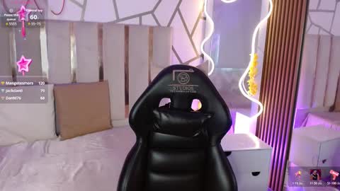 cyrus_tay online show from February 11, 2026, 12:21 pm