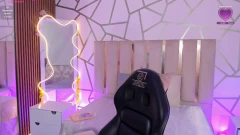 cyrus_tay online show from April 1, 2026, 11:33 am