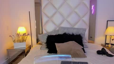 Kim online show from December 21, 2024, 4:19 am