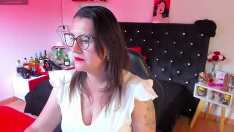 Mia  online show from February 7, 2025, 12:28 pm