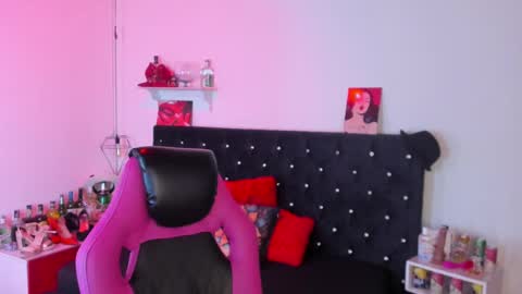 Mia  online show from February 16, 2025, 11:16 am