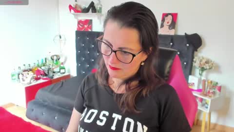 Mia  online show from February 21, 2025, 7:43 pm