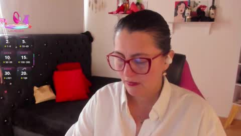 Mia  online show from September 22, 2025, 1:35 pm