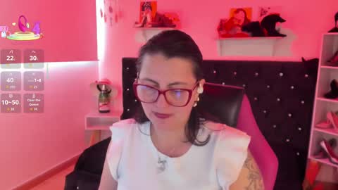 Mia  online show from October 2, 2025, 1:40 pm