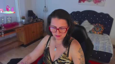 Mia  online show from October 14, 2025, 3:02 pm