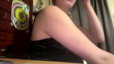 Snapshot of dabqueen_1994 chatting on February 17, 2026, 12:34 pm dabqueen_1994 online show from February 17, 2026, 12:34 pm