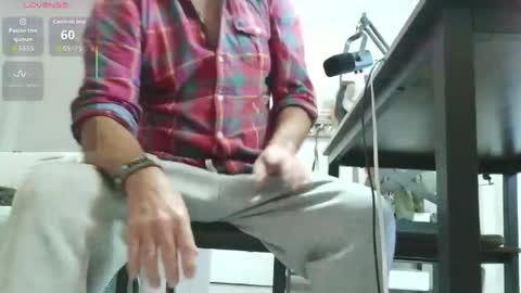 Snapshot of daddybearvlc chatting on April 15, 2026, 9:27 am DaddyBear online show from April 15, 2026, 9:27 am