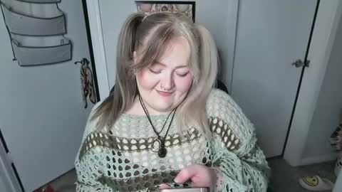 Snapshot of daddygaia8888 chatting on December 11, 2024, 5:00 am Goddess Gaia online show from December 11, 2024, 5:00 am