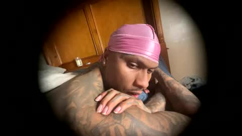 sexy tatted king bbc online show from May 19, 2026, 11:44 pm