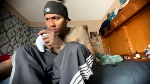 sexy tatted king bbc online show from May 27, 2026, 8:50 pm