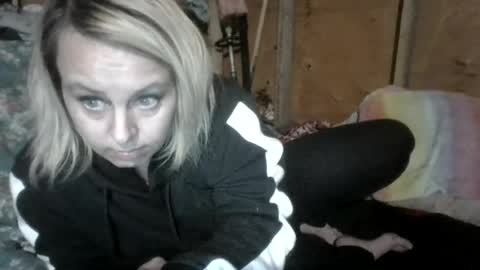 daddysg1rl123 online show from June 17, 2026, 1:23 pm