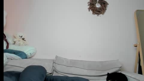 daenery_ online show from January 13, 2025, 3:23 am