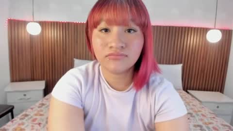 dafne_evaans online show from April 21, 2026, 12:00 pm