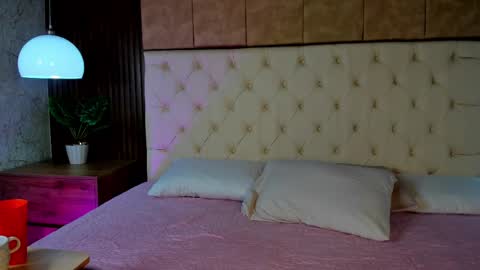 dafne_hillss online show from October 10, 2025, 12:04 pm