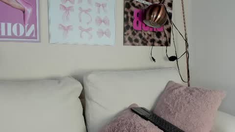Snapshot of dafne_hillss chatting on June 21, 2026, 12:52 pm dafne_hillss online show from June 21, 2026, 12:52 pm