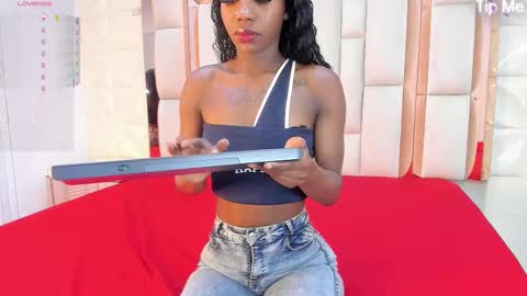 Dafnee online show from November 8, 2025, 12:27 pm