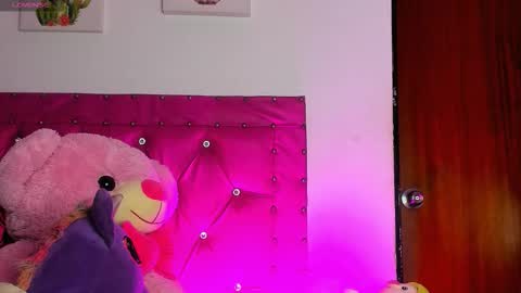    online show from September 11, 2025, 8:03 am