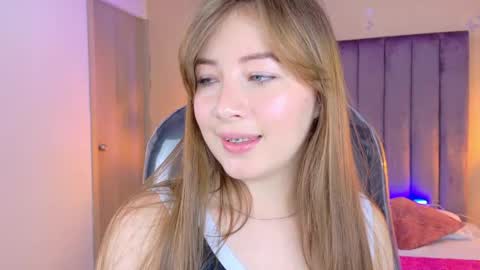 Dahlia online show from March 25, 2026, 1:22 am