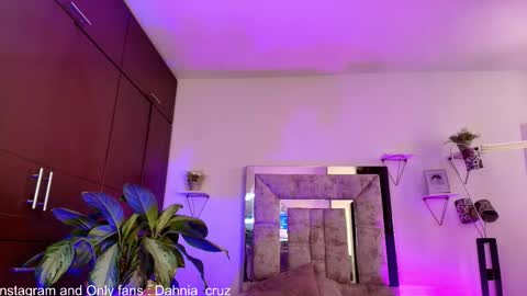 dahnia_cruz online show from March 26, 2026, 12:00 pm