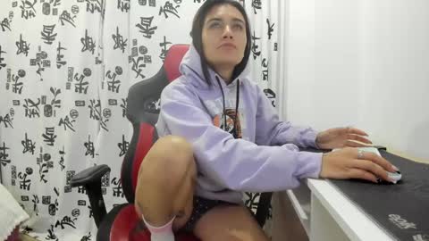 daila_ online show from March 4, 2025, 3:33 am