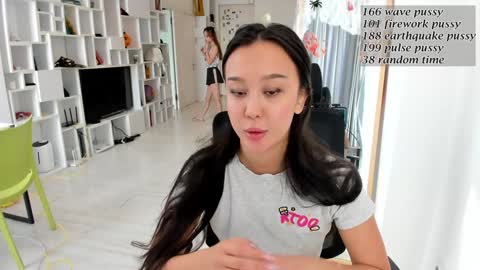 daily_love online show from November 2, 2025, 8:17 am