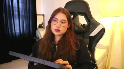 Lauren            online show from November 13, 2025, 3:55 pm