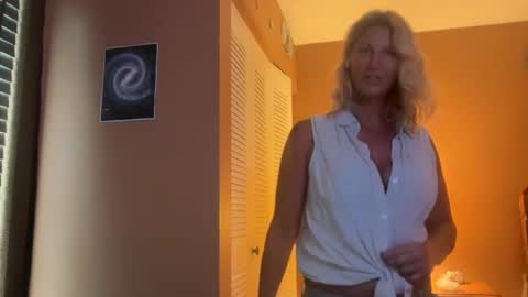 Daisy137 online show from April 19, 2026, 4:39 pm