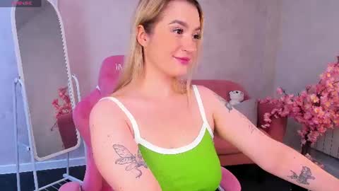 Snapshot of daisy_beckerr chatting on July 4, 2026, 9:15 am Viickie online show from July 4, 2026, 9:15 am