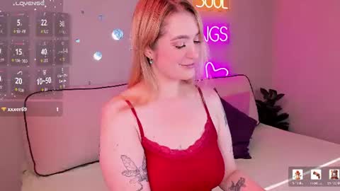 Snapshot of daisy_beckerr chatting on July 19, 2026, 9:24 am Viickie online show from July 19, 2026, 9:24 am