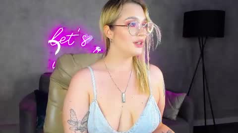 Snapshot of daisy_beckerr chatting on August 5, 2026, 9:23 am Viickie online show from August 5, 2026, 9:23 am