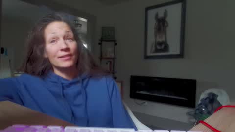 Snapshot of daisy_dove chatting on April 2, 2026, 4:26 pm Daisy online show from April 2, 2026, 4:26 pm