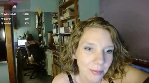 daisy_lovely online show from November 5, 2025, 4:23 am