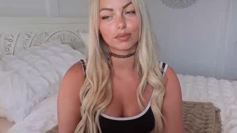 Snapshot of daisydreams_cumtrue chatting on June 3, 2026, 9:45 am Daisy Dreams online show from June 3, 2026, 9:45 am
