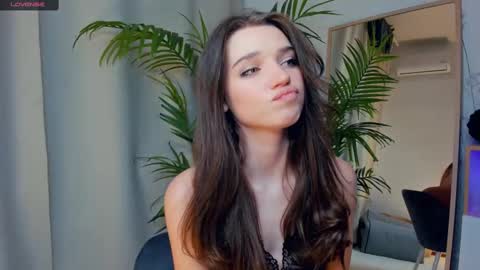 Snapshot of daisyfoulks chatting on February 18, 2025, 11:52 pm Naomi online show from February 18, 2025, 11:52 pm