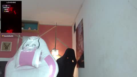 Snapshot of dakota_01_ chatting on December 11, 2024, 8:28 pm dakota online show from December 11, 2024, 8:28 pm