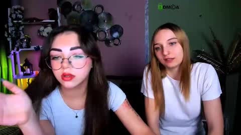 Snapshot of dakota_simple chatting on December 17, 2025, 1:17 pm Dakota online show from December 17, 2025, 1:17 pm