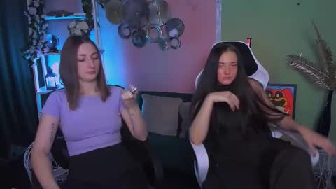 Snapshot of dakota_simple chatting on December 19, 2025, 7:04 am Dakota online show from December 19, 2025, 7:04 am