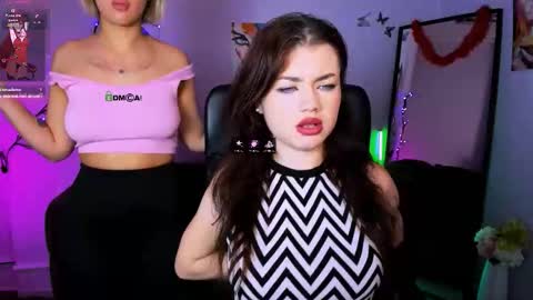 Snapshot of dakota_simple chatting on December 21, 2025, 10:28 pm Dakota online show from December 21, 2025, 10:28 pm