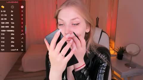 Snapshot of dakotamabs chatting on October 26, 2025, 6:41 am Dakota online show from October 26, 2025, 6:41 am