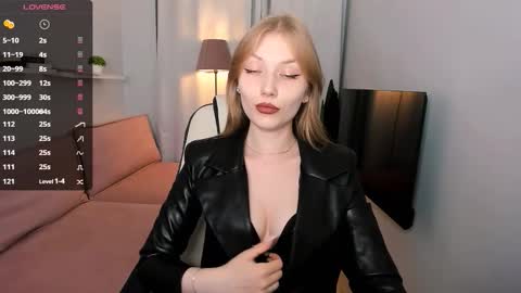 Snapshot of dakotamabs chatting on November 13, 2025, 10:25 am Dakota online show from November 13, 2025, 10:25 am