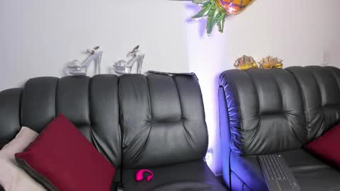 Dalila Lu online show from November 8, 2025, 12:16 pm